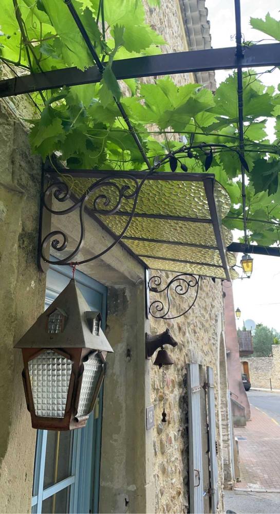 marquise maison pierre