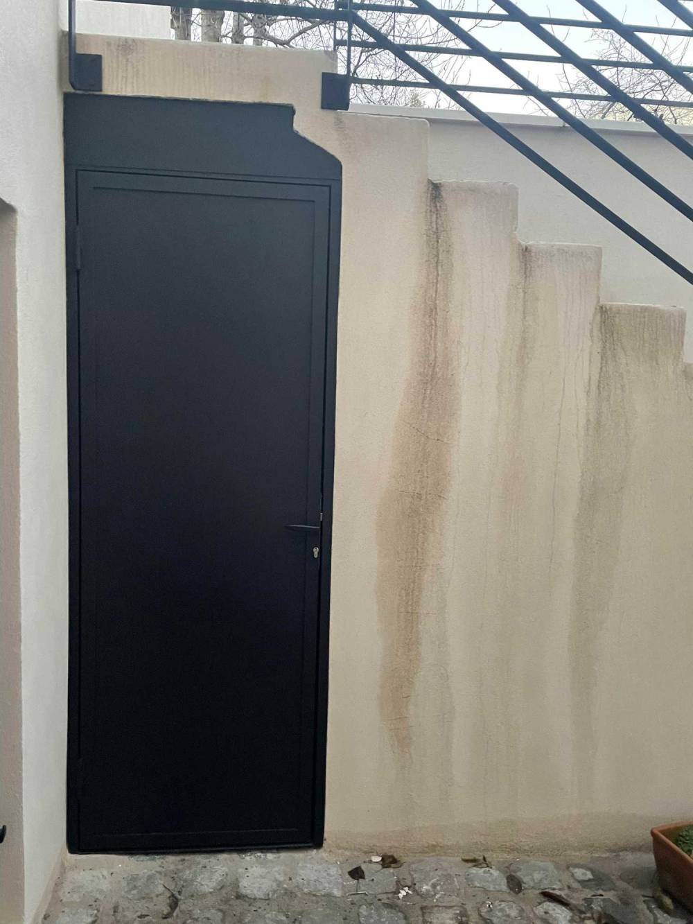 R.F FER -menuiserie - création - instalaltion -porte